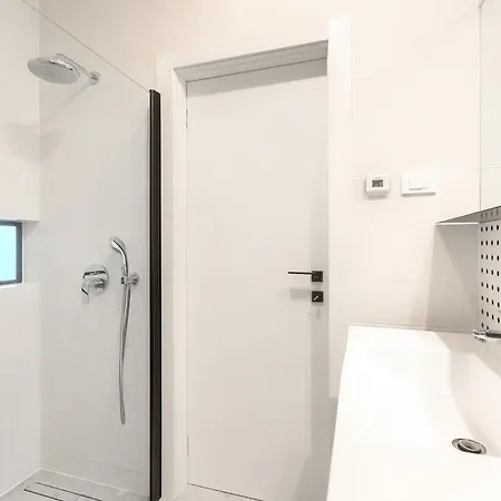 Puntino & Garage 公寓