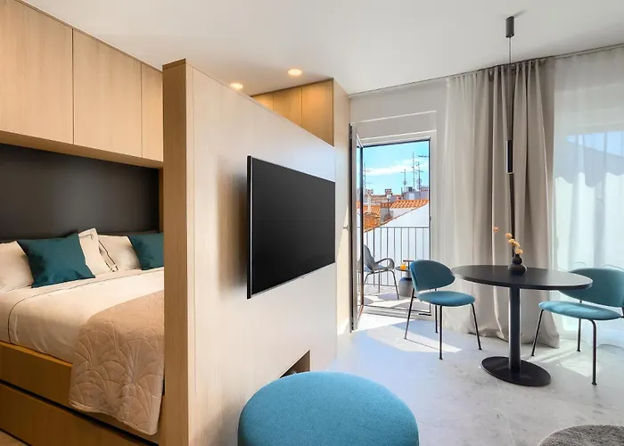 Puntino & Garage Πούλα