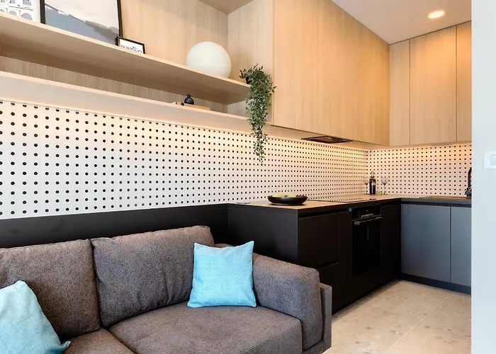 Puntino & Garage Πούλα