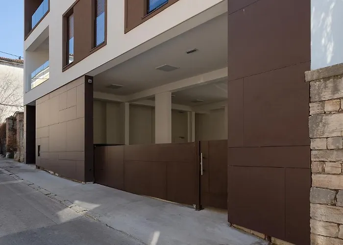 Puntino & Garage Πούλα